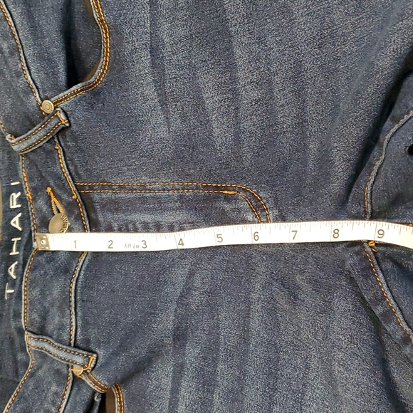 Tahari Capri Jeans 2 pair Size 8/29.  Price is for both together. - Picture 5 of 9